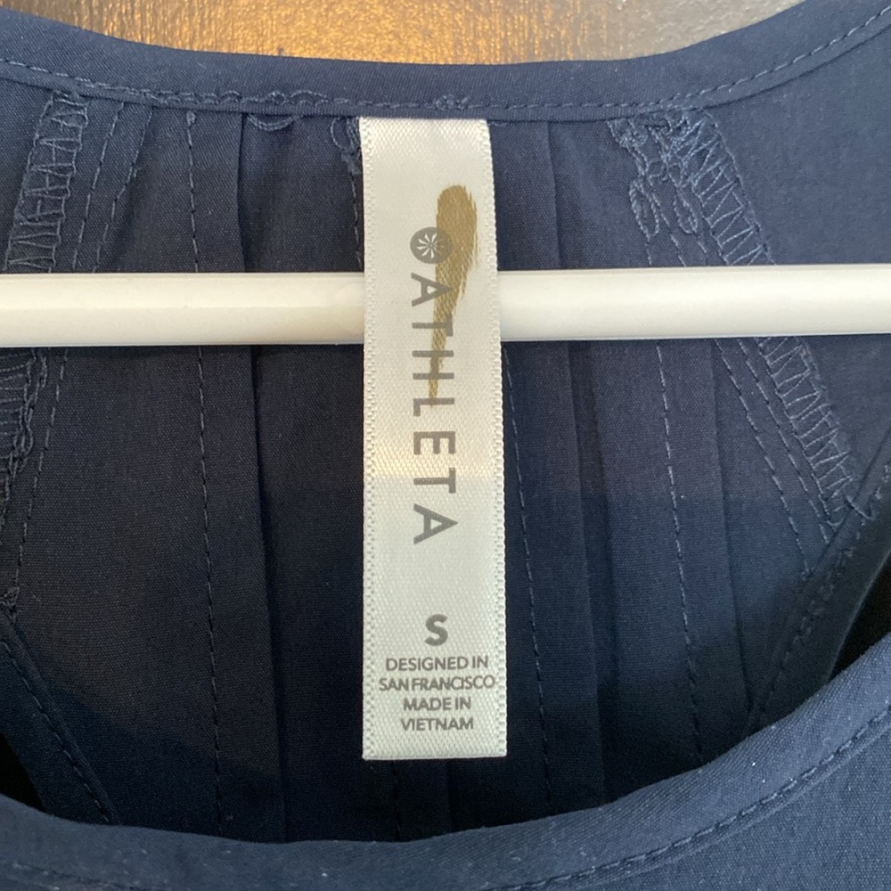 Athleta sojourn tank - navy blue small - Picture 7 of 7